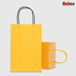 Túi giấy vàng quai nhiều màu